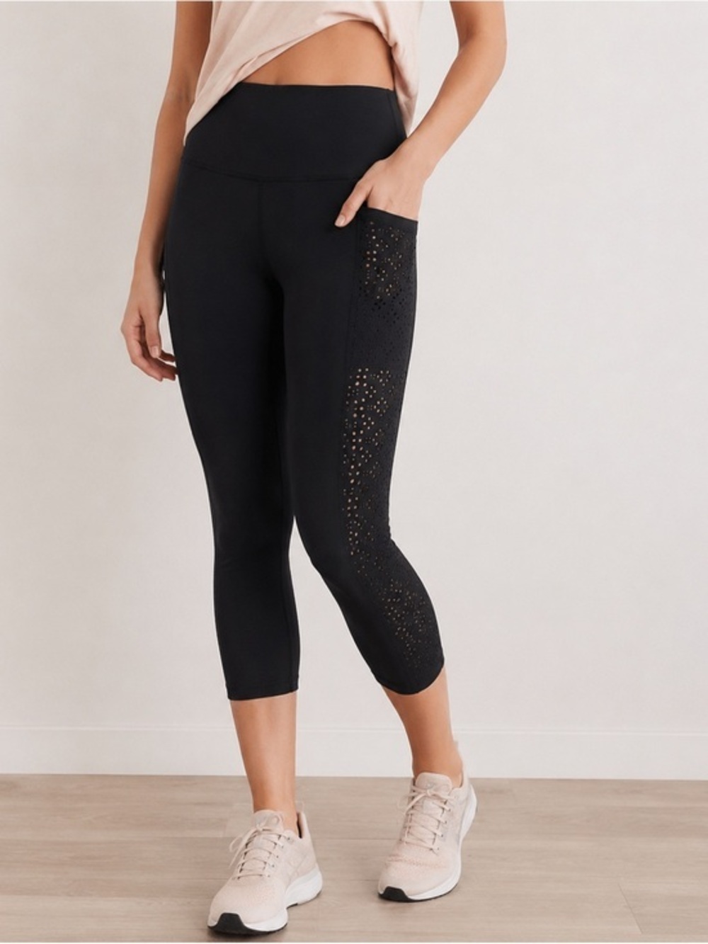 Aerie Chill Play Move Black Laser Cut Cropped Leggings XS